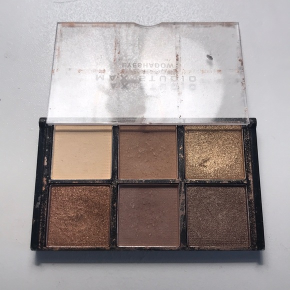 max studios eyeshadow - Picture 3 of 5